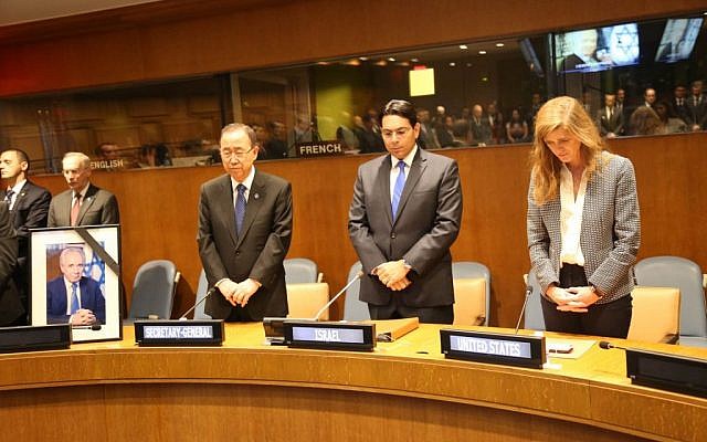 Ban Ki-Moon (l), Danny Danon (c) and Samantha Power (r) stand in a minute's silence as the United Nations holds a memorial ceremony for Shimon Peres, September 29, 2016 (courtesy) Ban Ki-Moon (l), Danny Danon (c) and Samantha Power (r) stand in a minute's silence as the United Nations holds a memorial ceremony for Shimon Peres, September 29, 2016 (courtesy)