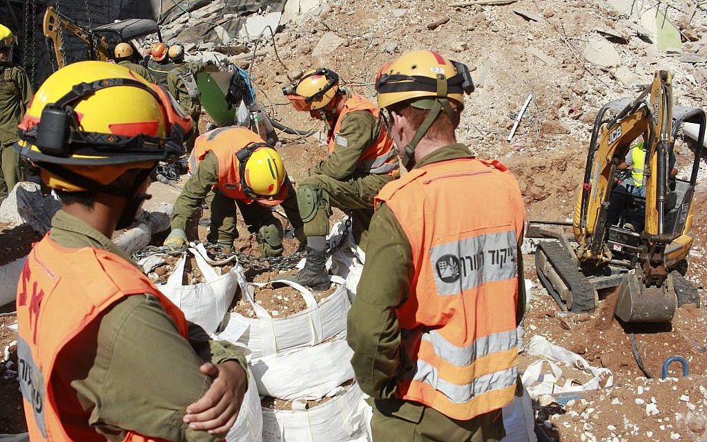 Soldiers in the IDF Home Front Command fill bags with rubble during the rescue effort at a collapsed parking garage in Tel Aviv's Ramat Hahayal neighborhood on September 6, 2016. (Judah Ari Gross/Times of Israel) Soldiers in the IDF Home Front Command fill bags with rubble during the rescue effort at a collapsed parking garage in Tel Aviv's Ramat Hahayal neighborhood on September 6, 2016. (Judah Ari Gross/Times of Israel)