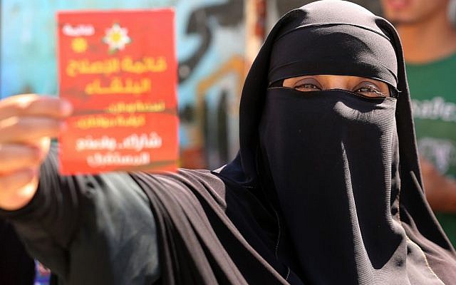 A Jordanian woman casts her ballot in parliamentary elections at a polling station in Amman Jordan, Tuesday, Sept. 20, 2016. (AP Photo/Raad Adayleh)