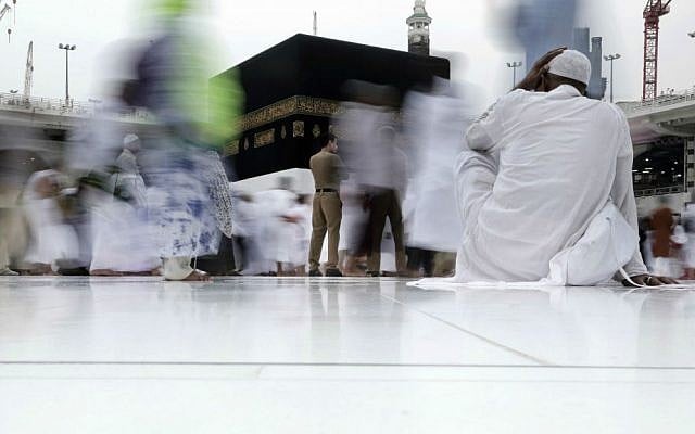 A Saudi security guard stands as Muslim pilgrims circle the Kaaba, Islam's holiest shrine, at the Grand Mosque in the Muslim holy city of Mecca, Saudi Arabia, Thursday, Sept. 8, 2016. (AP Photo/Nariman El-Mofty)