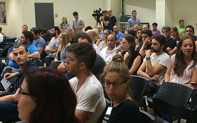 Israelis at relocation gathering in Herzliya, organized by Ogen (Courtesy: Shoshanna Solomon)