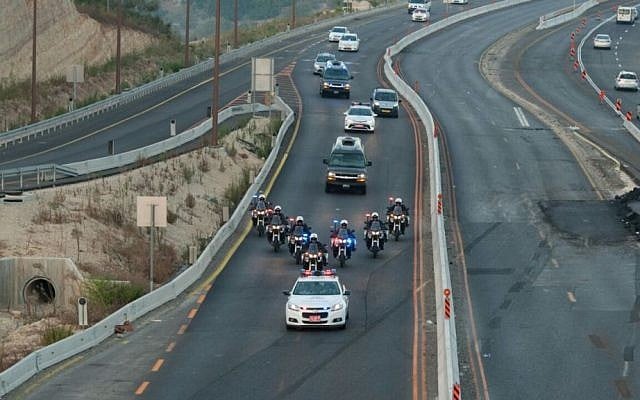 Police escort the convoy bringing Shimon Peres's casket to Jerusalem, September 29, 2016. (Israel Police)