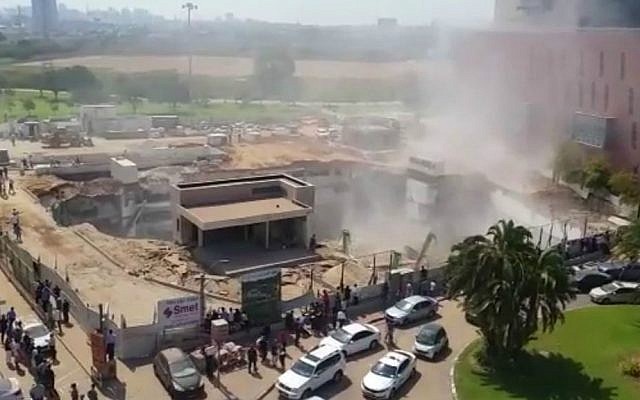 A collapsed structure in the Ramat Hahayal neighborhood in northern Tel Aviv, September 5, 2016. (screen capture Channel 2) A collapsed structure in the Ramat Hahayal neighborhood in northern Tel Aviv, September 5, 2016. (screen capture Channel 2)