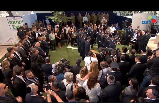 The grave of former president Shimon Peres (screen capture: livestream GPO)