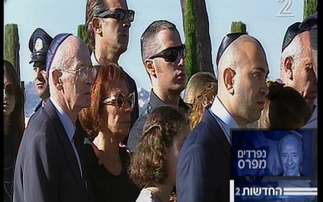 Shimon Peres's family stand by his coffin during the recitation of the mourner's prayer at the Knesset plaza on September 30, 2016. (screen capture: Channel 2)