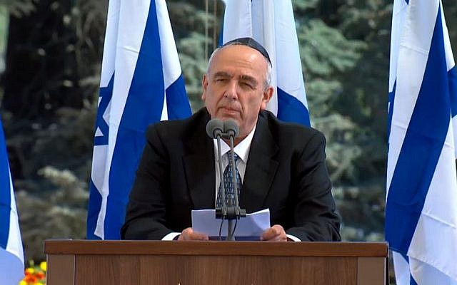 Yoni Peres, Shimon Peres’s son, eulogizes the former president and Nobel Prize winner at his funeral at Mount Herzl cemetery in Jerusalem on September 30, 2016. (screen capture: GPO livestream)