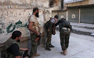 Syrian pro-government forces participate in an operation to take control of Aleppo's Suleiman al-Halabi neighborhood on September 30, 2016. (AFP PHOTO/GEORGES OURFALIAN)
