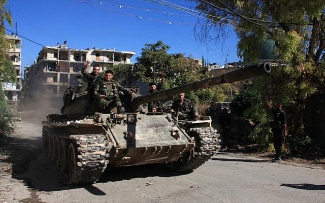 Syrian pro-government forces participate in an operation to take control of Aleppo's Suleiman al-Halabi neighborhood on September 30, 2016. (AFP PHOTO/GEORGES OURFALIAN)