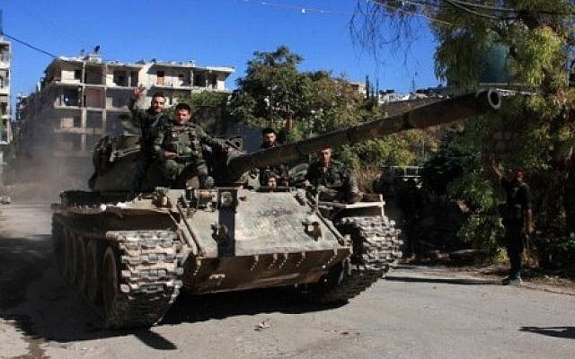 Syrian pro-government forces take part in an operation to take control of Aleppo's Suleiman al-Halabi neighborhood on September 30, 2016. (AFP PHOTO / GEORGES OURFALIAN) Syrian pro-government forces take part in an operation to take control of Aleppo's Suleiman al-Halabi neighborhood on September 30, 2016. (AFP PHOTO / GEORGES OURFALIAN)