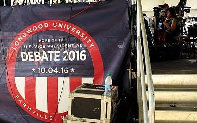 Television journalists wait in a platform before the vice presidential debate between US Republican vice presidential candidate Mike Pence and his Democratic counterpart Tim Kaine at Longwood University in Farmville, Virginia, on October 4, 2016. (AFP PHOTO / Jewel SAMAD)