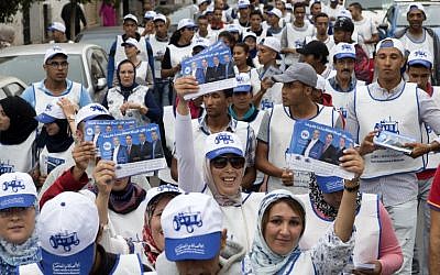 Supporters of Morocco's Party of Authenticity and Modernity (PAM) pass out campaign leaflets in the Moroccan capital , Rabat on October 5, 2016, ahead of the parliamentary election. (AFP/Fadel Senna)