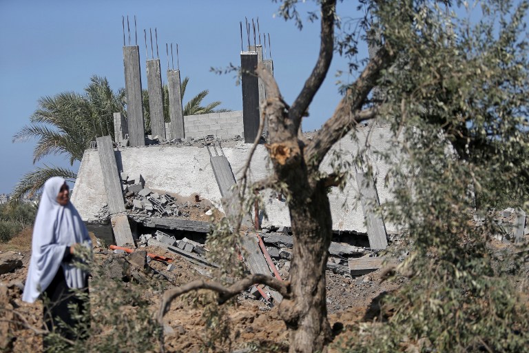 A Palestinian woman checks a site that was hit by an Israeli air strike the previous day in Gaza City on October 6, 2016. (AFP PHOTO / MOHAMMED ABED) A Palestinian woman checks a site that was hit by an Israeli air strike the previous day in Gaza City on October 6, 2016. (AFP PHOTO / MOHAMMED ABED)