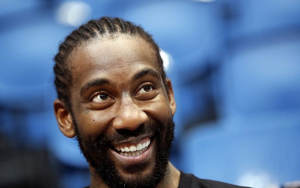 Former NBA All-Star Amar'e Stoudemire looks on during a basketball training session with his new club Hapoel Jerusalem in Jerusalem on October 7, 2016. (AFP PHOTO / THOMAS COEX) Former NBA All-Star Amar'e Stoudemire looks on during a basketball training session with his new club Hapoel Jerusalem in Jerusalem on October 7, 2016. (AFP PHOTO / THOMAS COEX)