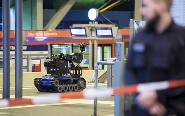 A remote controlled robot for bomb disposal stands on a platform of the train station in Chemnitz, eastern Germany, on October 8, 2016. (AFP PHOTO / Jens-Ulrich Koch)