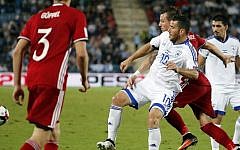 Israel's forward Tomer Hemed (C) vies for the ball against Liechtenstein's Benjamin Buchel during the World Cup 2018 qualification football match between Israel and Liechtenstein at the Teddy Kollek Memorial Stadium in Jerusalem on October 9, 2016. (AFP/Thomas Coex)