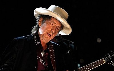 Musician Bob Dylan performs onstage during the AFI Life Achievement Award: A Tribute to Michael Douglas at Sony Pictures Studios in Culver City, California,  June 11, 2009.  (Photo by Kevin Winter/Getty Images for AFI)