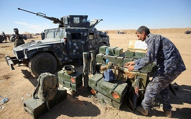 An Iraqi policeman unloads ammunition at the Qayyarah military base, about 60 kilometers (35 miles) south of Mosul, on October 16, 2016, as they prepare for an offensive to retake Mosul, the last IS-held city in the country, after regaining much of the territory the jihadists seized in 2014 and 2015. (AFP PHOTO / AHMAD AL-RUBAYE) An Iraqi policeman unloads ammunition at the Qayyarah military base, about 60 kilometers (35 miles) south of Mosul, on October 16, 2016, as they prepare for an offensive to retake Mosul, the last IS-held city in the country, after regaining much of the territory the jihadists seized in 2014 and 2015. (AFP PHOTO / AHMAD AL-RUBAYE)