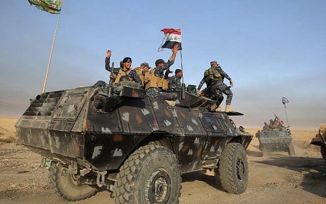 Iraqi forces deploy in the area of al-Shurah, some 45 kms south of Mosul, as they advance towards the city to retake it from the Islamic State group jihadists, on October 17, 2016. (AFP PHOTO/AHMAD AL-RUBAYE) Iraqi forces deploy in the area of al-Shurah, some 45 kms south of Mosul, as they advance towards the city to retake it from the Islamic State group jihadists, on October 17, 2016. (AFP PHOTO/AHMAD AL-RUBAYE)