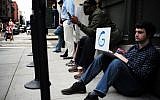 People wait outside for the opening of Google's pop-up store in New York on October 20, 2016. (AFP/Jewel SAMAD)