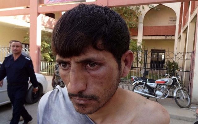 A suspected member of the Islamic State (IS) group is detained by Iraqi Kurdish forces in the southern Domiz neighbourhood of Kirkuk, October 21, 2016. (AFP/Marwan IBRAHIM) A suspected member of the Islamic State (IS) group is detained by Iraqi Kurdish forces in the southern Domiz neighbourhood of Kirkuk, October 21, 2016. (AFP/Marwan IBRAHIM)
