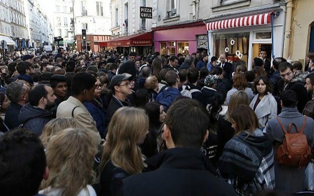 People gather for the opening of the Yummy Pop gourmet popcorn shop in the Marais district of Paris on October 22, 2016, a joint effort of US actress Scarlett Johansson and her French husband, advertising executive Romain Dauriac. (Benjamin Cremel/AFP)