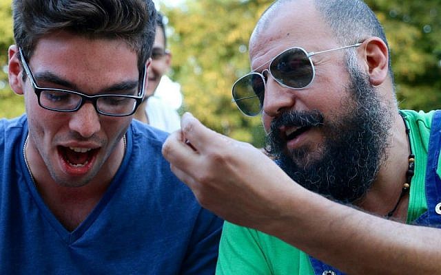 American student IsraAID volunteer (left) in conversation with a Middle Eastern refugee. Berlin, summer 2016. (Hillel Zand) American student IsraAID volunteer (left) in conversation with a Middle Eastern refugee. Berlin, summer 2016. (Hillel Zand)