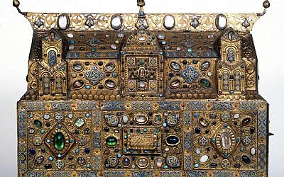 Chasse of Ambazac, from the Treasury of Grandmont Limoges, ca. 1180–90. Gilded copper, champlevé enamel, rock crystal, semiprecious stones, faience, and glass (Philippe Rivière/Region Aquitaine-Limousin-Poitou-Charentes, Service de l’Inventaire et du Patrimoine Culturel)