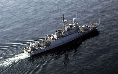 As-Sadiq class missile boat Oqbah (525) of the Royal Saudi Navy participates in a photo exercise with ships from the Iwo Jima Expeditionary Strike Group (ESG) during a bilateral exercise in the Persian Gulf. (US Navy)