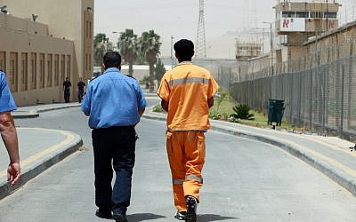 Inmates walking at the Eshel prison in Beersheba, June 22 2010. (Moshe Shai/Flash90)