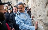 Chief of Police Roni Alsheich at the Western Wall in Jerusalem's Old City on December 3, 2015. (Yonatan Sindel/Flash90)