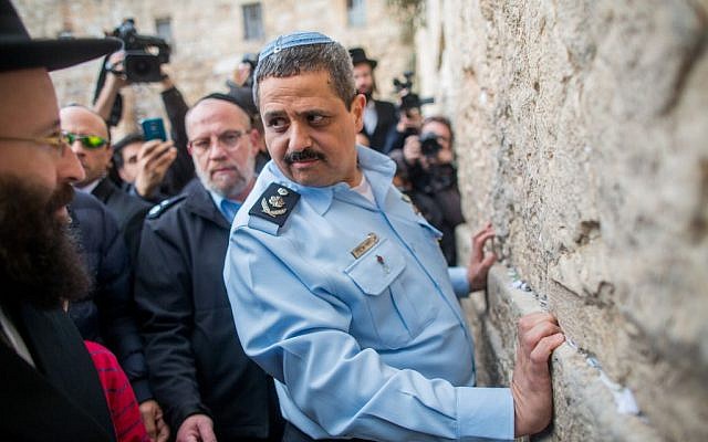 Chief of Police Roni Alsheich at the Western Wall in Jerusalem's Old City on December 3, 2015. (Yonatan Sindel/Flash90) Chief of Police Roni Alsheich at the Western Wall in Jerusalem's Old City on December 3, 2015. (Yonatan Sindel/Flash90)