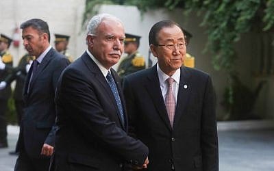 Palestinian Authority Foreign Minister Riyad al-Malki welcomes United Nations Secretary General Ban Ki-moon to the Muqataa, the PA headquarters, in the West Bank city of Ramallah, on June 28, 2016. (FLASH90)