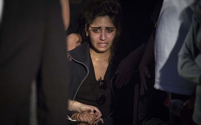 Noy Kirma, wife of 29-year old Israeli Police officer Yosef Kirma, mourns at the funeral of her husband, who was killed earlier in the day in a terror attack, October 9, 2016. (Hadas Parush/FLASH90)