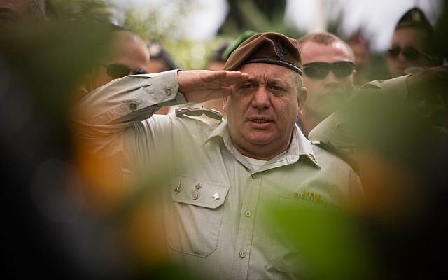 IDF Chief of Staff Gadi Eisenkot salutes during the state ceremony marking 43 years since the Yom Kippur War, held at the military cemetery at Jerusalem's Mount Herzl, on October 13, 2016. (Hadas Parush/Flash90)