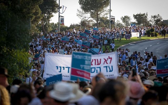 Hundreds of women from the 'Women Wage Peace' movement take part in a march in support of peace in Jerusalem on October 19, 2016. (Hadas Parush/Flash90) Hundreds of women from the 'Women Wage Peace' movement take part in a march in support of peace in Jerusalem on October 19, 2016. (Hadas Parush/Flash90)