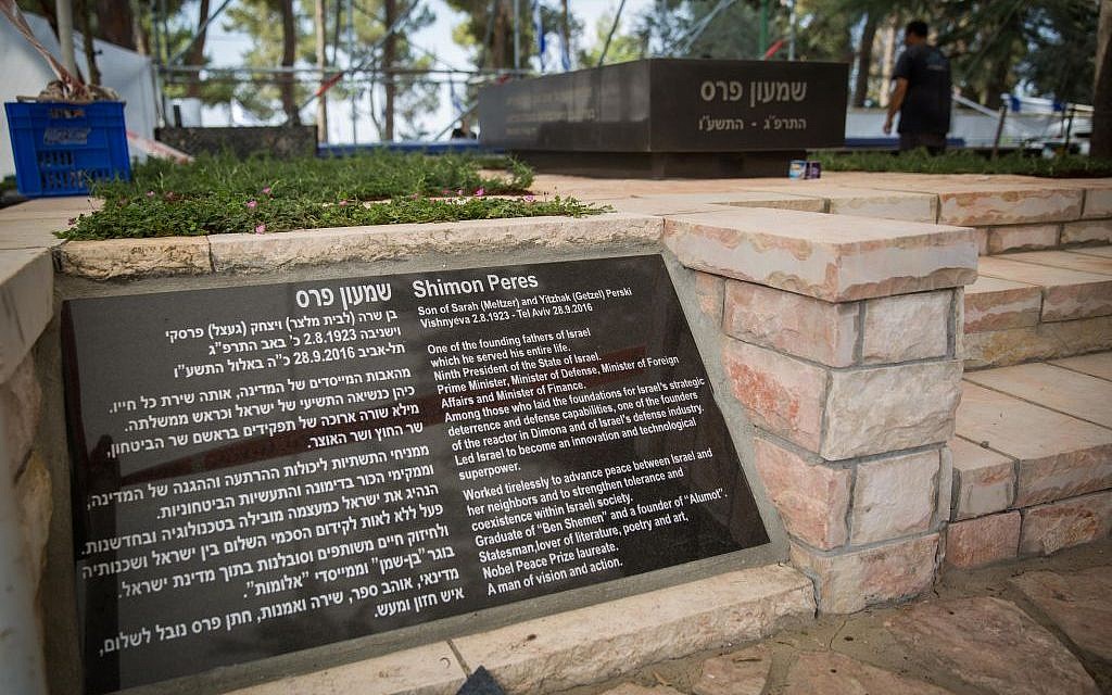 The new tombstone of the late former president Shimon Peres at Mount Herzl Cemetery in Jerusalem, seen on October 27, 2016, a day before the unveiling ceremony marking a month since his passing.   (Hadas Parush/Flash90)