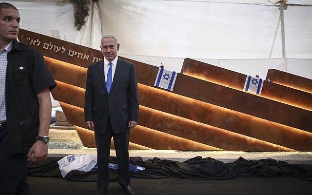 Prime Minister Benjamin Netanyahu attends the unveiling of a new monument to the victims of the 1948 Altalena incident, at Nahalat Yitzhak cemetery in Tel Aviv, October 27, 2016. (Miriam Alster/Flash90) Prime Minister Benjamin Netanyahu attends the unveiling of a new monument to the victims of the 1948 Altalena incident, at Nahalat Yitzhak cemetery in Tel Aviv, October 27, 2016. (Miriam Alster/Flash90)