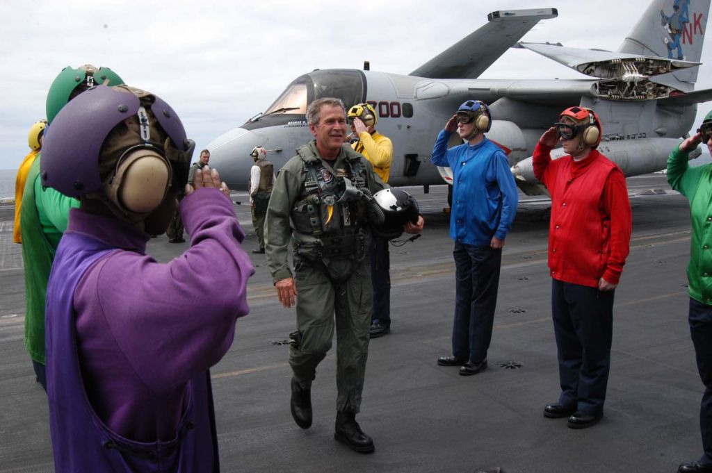 President George Bush on the USS Abraham Lincoln just prior to making his famous 'Mission Accomplished' speech. (Public domain)