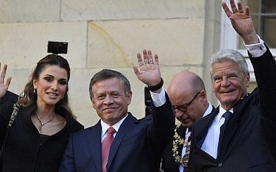Queen Rania, left, and King Abdullah of Jordan, center, with German President Joachim Gauck wave to citizens on the historic town hall balcony in Muenster, Germany, Saturday, Oct. 8, 2016. (AP Photo/Martin Meissner)