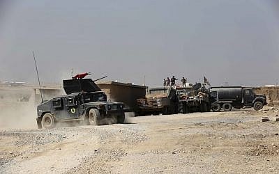 Iraqi forces are deployed during an offensive to retake Mosul from Islamic State militants outside Mosul, Iraq, Monday, Oct. 17, 2016.  (AP Photo/Khalid Mohammed)