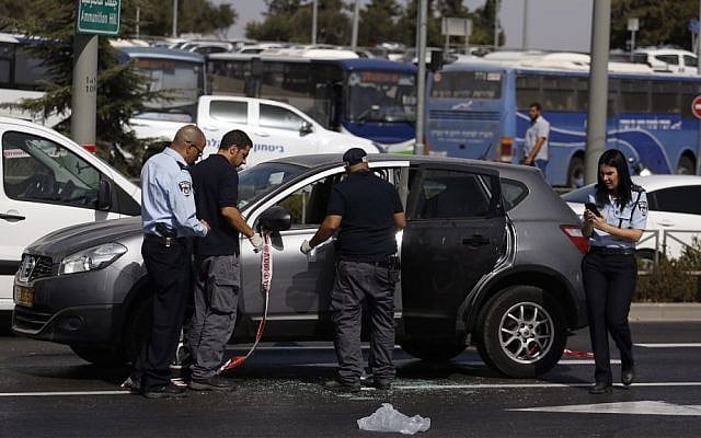 Police at a scene of a terror attack at the National Police Headquarters in Jerusalem, October 9, 2016. (Hadas Parush/Flash90)