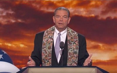Rev. Dr. William Shillady delivers the closing prayer at the Democratic National Convention on July 28, 2016. (screen capture: YouTube) 