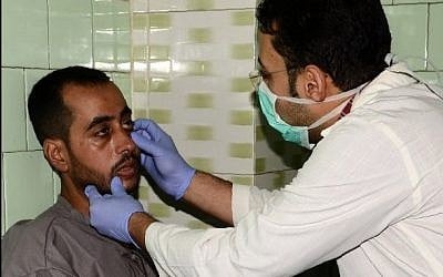 A Syrian man is treated at a hospital in a government-held area of Aleppo on October 30, 2016, following reports by state news agency SANA saying that rebels had fired shells containing toxic gas into regime-controlled parts of the northern embattled city. / AFP PHOTO / GEORGE OURFALIAN / 