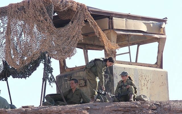 Israeli soldiers patrol near the border with Egypt on August 19, 2011, a day after a terror attack in southern Israel (Nati Shohat/Flash90)