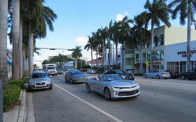 A scene on 41st Street, the shopping and dining district of Miami Beach’s Orthodox Jewish community, Oct. 14, 2016. (Ron Kampeas/JTA)