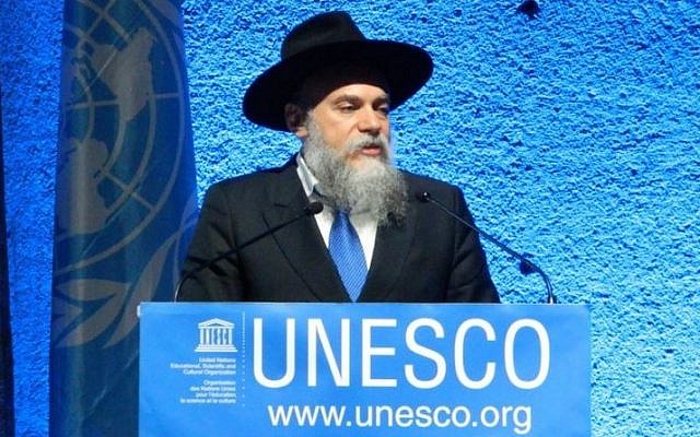 Rabbi Alexander Boroda, the president of the Federation of Jewish Communities in Russia and the museum’s director general, accepts the UNESCO tolerance prize on November 16, 2016 in Paris. (Courtesy) Rabbi Alexander Boroda, the president of the Federation of Jewish Communities in Russia and the museum’s director general, accepts the UNESCO tolerance prize on November 16, 2016 in Paris. (Courtesy)