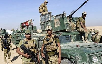 (FILES) This file photo taken on October 21, 2016 shows forces from Iraq's elite Rapid Response Division, which is at the forefront of the southern advance on Mosul, are deployed near the village of Tall al-Tibah, some 30 kilometers south of the jihadist-held city. (Bulent Kilic/AFP)