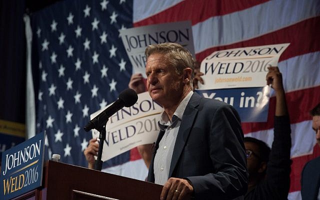 This file photo taken on September 10, 2016 shows Libertarian presidential candidate Gary Johnson speaking to supporters at a rally in New York. (AFP/Bryan R. Smith)