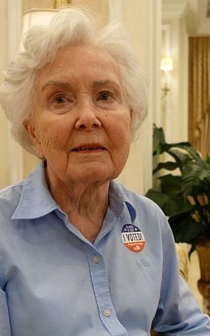 Anne Sager, 89, is shown just after she cast her ballot in early voting in the US presidential election on November 1, 2016 in Coral Gables,Florida. (AFP PHOTO / Kerry SHERIDAN)
