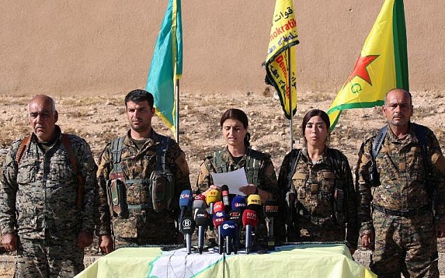 Jihan Sheikh Ahmed (C), a spokeswoman for the Syrian Democratic Forces (SDF), holds a press conference in the town of Ain Issa, some 50 kilometers north of Raqqa, on November 6, 2016, to announce that the US-backed alliance has began a long-awaited operation to capture the Islamic State group's de facto Syrian capital (AFP PHOTO / DELIL SOULEIMAN)